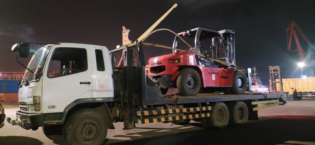 Layanan rental, service, sparepart, dan ban solid forklift Lampung